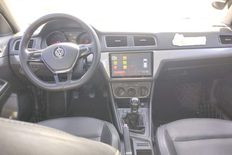 Used Volkswagen Gran Lavida 2015 1.6L Manual Comfort Edition Interior 3