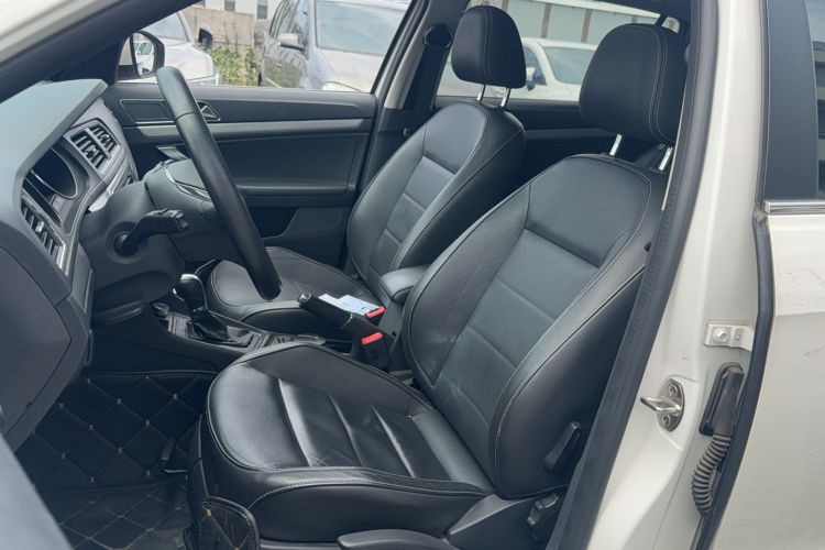 Used Volkswagen Gran Lavida 2015 1.6L Automatic Comfort Edition Interior 3