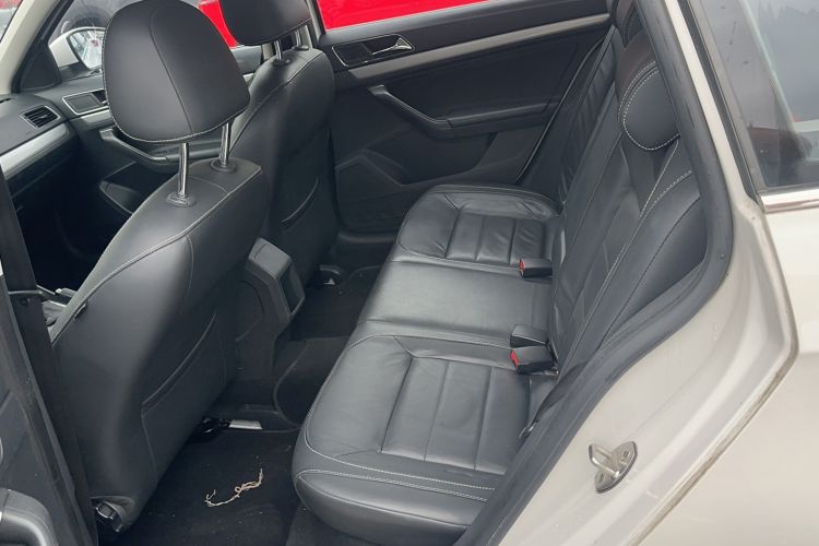 Used Volkswagen Gran Lavida 2015 1.6L Automatic Comfort Edition Interior 3