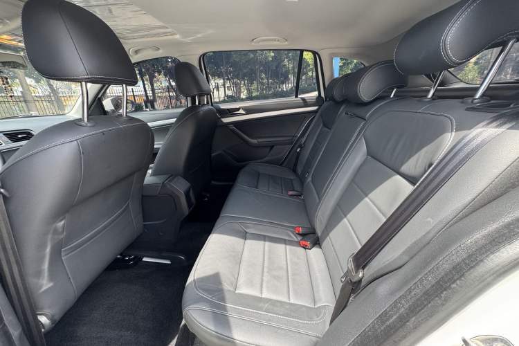 Used Volkswagen Gran Lavida 2015 1.6L Manual Comfort Edition Interior 3