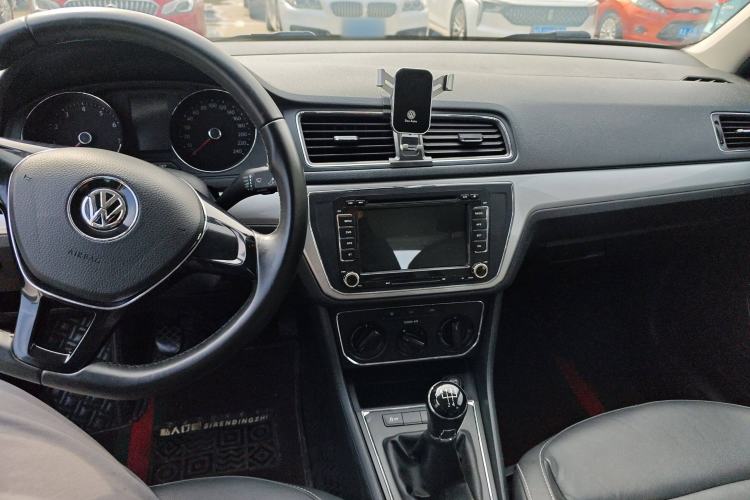 Used Volkswagen Gran Lavida 2015 1.6L Manual Comfort Edition Interior 3