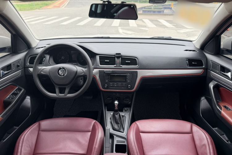 Used Volkswagen Gran Lavida 2015 1.6L Automatic Fashion Edition Interior 4