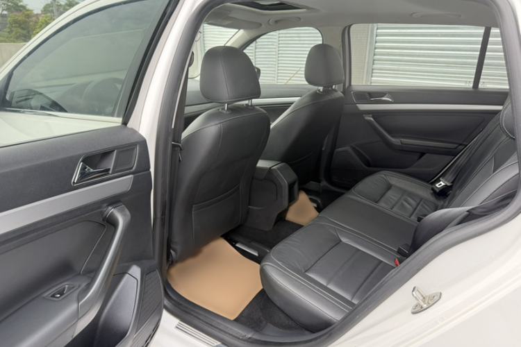 Used Volkswagen Gran Lavida 2015 230TSI DSG Comfort Edition Interior 4