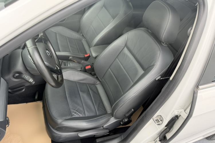 Used Volkswagen Gran Lavida 2015 230TSI DSG Comfort Edition Interior 5