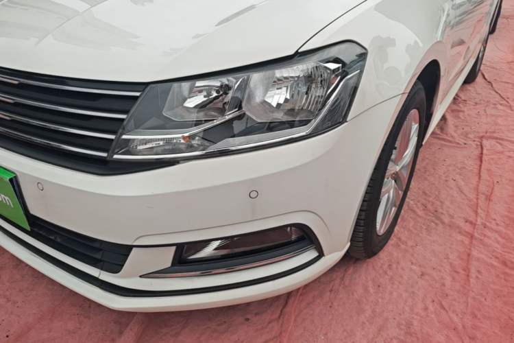 Used Volkswagen Gran Lavida 2015 1.6L Automatic Comfort Edition Left Front Headlight