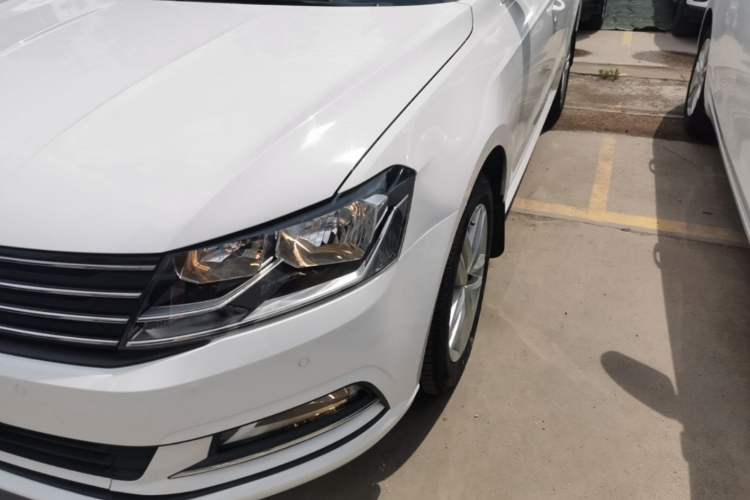 Used Volkswagen Gran Lavida 2015 1.6L Manual Comfort Edition Left Front Headlight