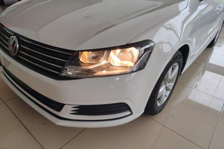 Used Volkswagen Gran Lavida 2015 1.6L Automatic Fashion Edition Left Front Headlight