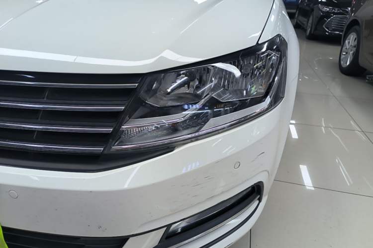 Used Volkswagen Gran Lavida 2015 1.6L Automatic Comfort Edition Left Front Headlight