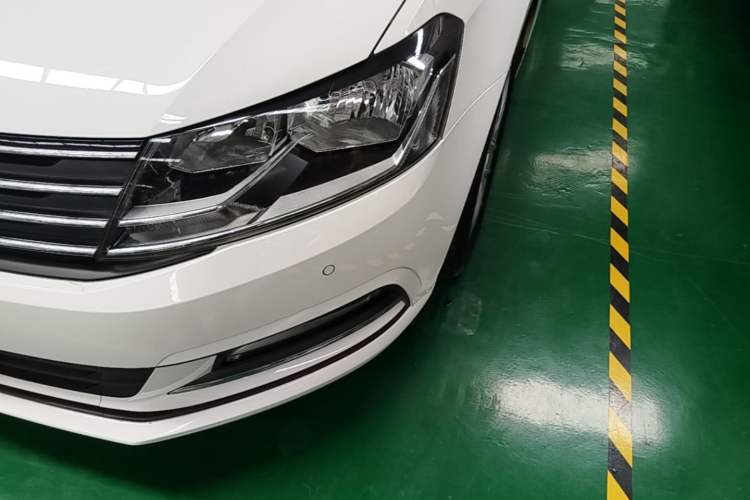 Used Volkswagen Gran Lavida 2015 1.6L Manual Comfort Edition Left Front Headlight