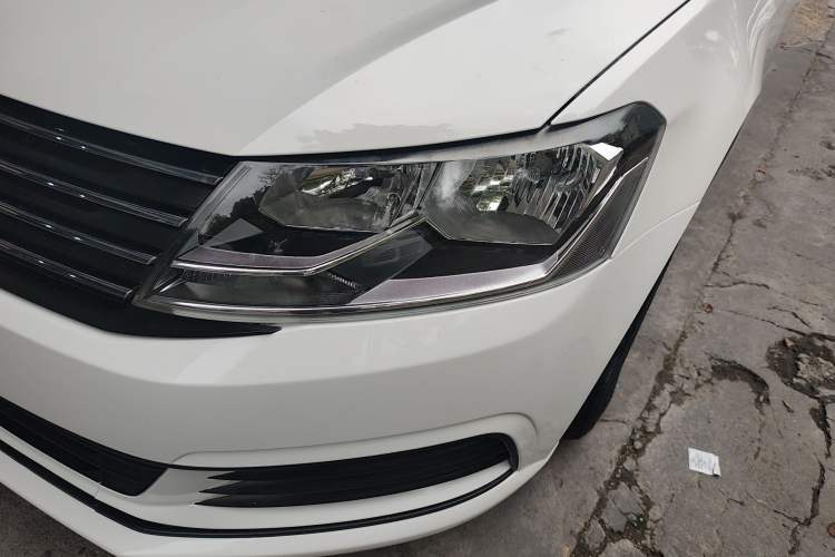 Used Volkswagen Gran Lavida 2015 1.6L Automatic Fashion Edition Left Front Headlight