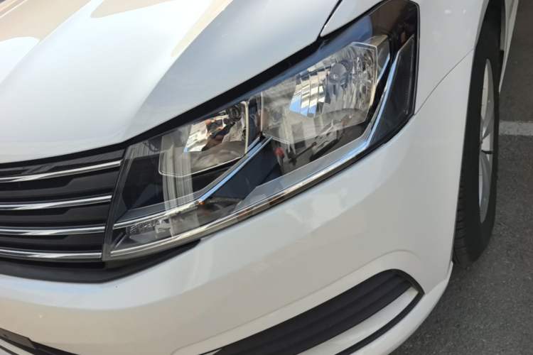 Used Volkswagen Gran Lavida 2015 1.6L Automatic Fashion Edition Left Front Headlight