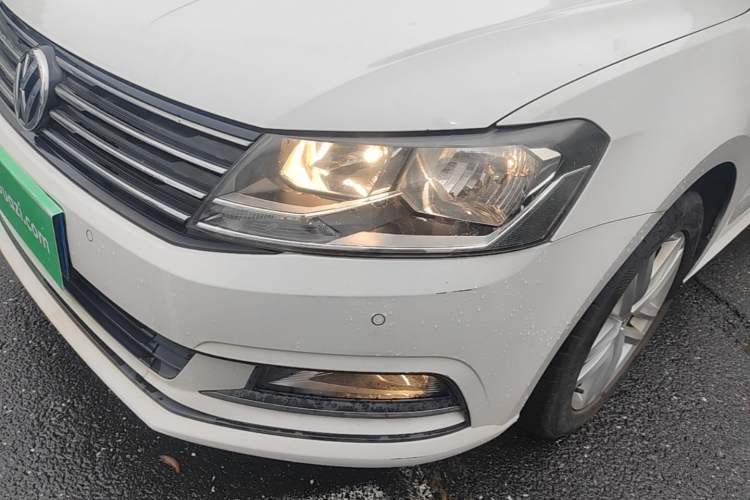 Used Volkswagen Gran Lavida 2015 1.6L Automatic Comfort Edition Left Front Headlight