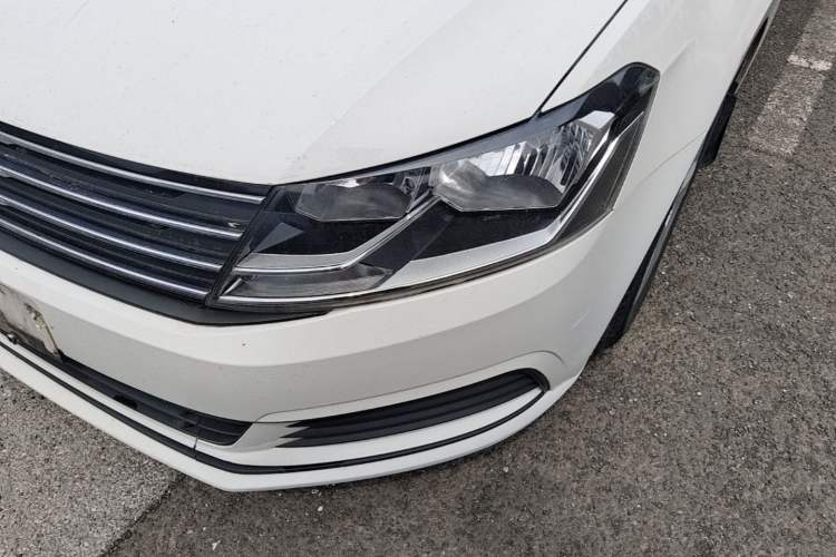Used Volkswagen Gran Lavida 2015 1.6L Automatic Fashion Edition Left Front Headlight