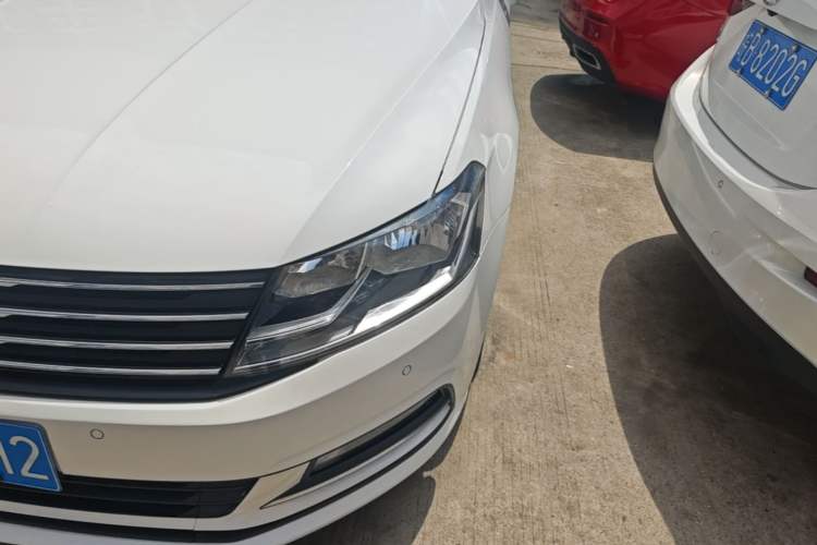 Used Volkswagen Gran Lavida 2015 1.6L Automatic Comfort Edition Left Front Headlight