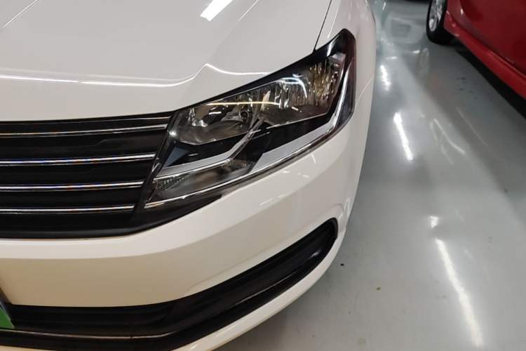 Used Volkswagen Gran Lavida 2015 1.6L Automatic Fashion Edition Left Front Headlight
