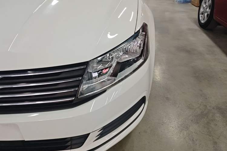 Used Volkswagen Gran Lavida 2015 1.6L Automatic Fashion Edition Left Front Headlight