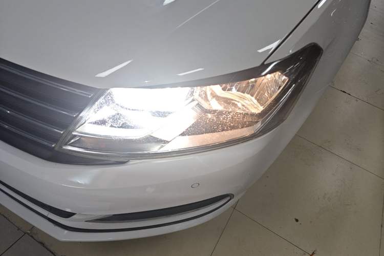 Used Volkswagen Gran Lavida 2015 1.6L Automatic Comfort Edition Left Front Headlight