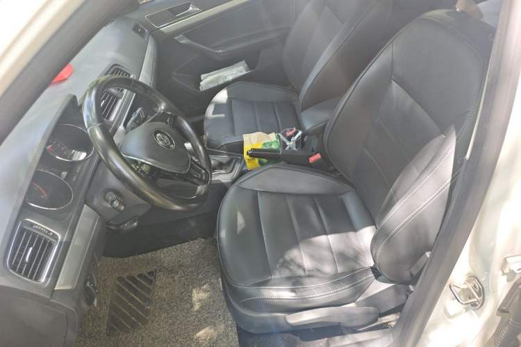 Used Volkswagen Gran Lavida 2015 1.6L Automatic Comfort Edition Left Front Seat