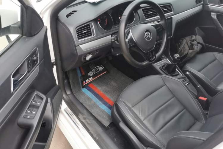 Used Volkswagen Gran Lavida 2015 1.6L Manual Comfort Edition Left Front Seat