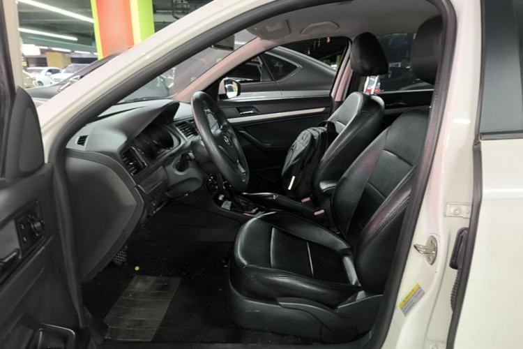 Used Volkswagen Gran Lavida 2015 1.6L Automatic Fashion Edition Left Front Seat