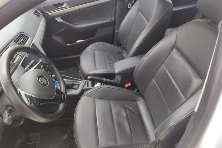 Used Volkswagen Gran Lavida 2015 1.6L Automatic Comfort Edition Left Front Seat