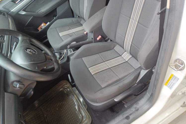 Used Volkswagen Gran Lavida 2015 1.6L Automatic Fashion Edition Left Front Seat