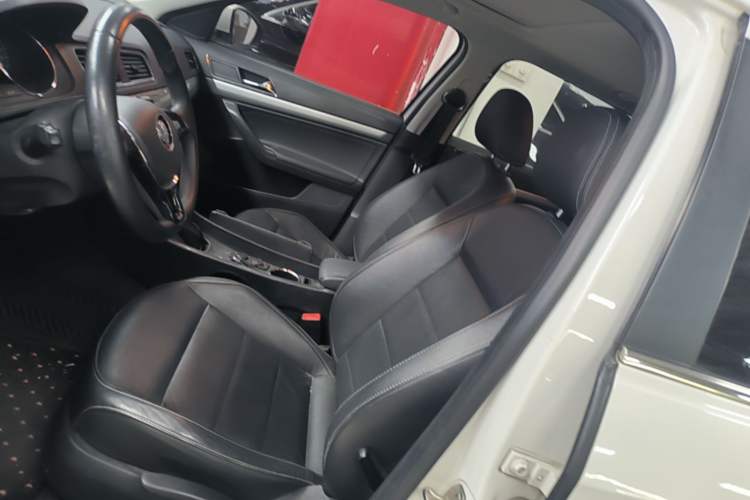 Used Volkswagen Gran Lavida 2015 1.6L Automatic Comfort Edition Left Front Seat