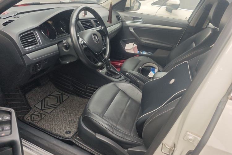 Used Volkswagen Gran Lavida 2015 1.6L Automatic Comfort Edition Left Front Seat