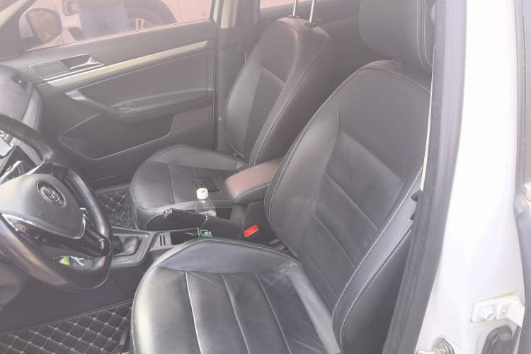 Used Volkswagen Gran Lavida 2015 1.6L Automatic Comfort Edition Left Front Seat