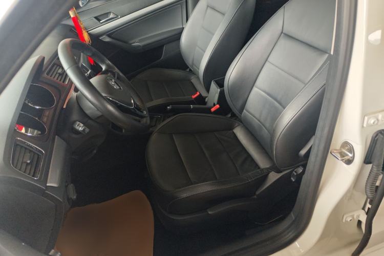 Used Volkswagen Gran Lavida 2015 1.6L Automatic Comfort Edition Left Front Seat