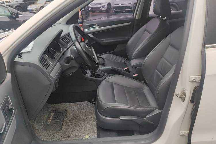 Used Volkswagen Gran Lavida 2015 1.6L Automatic Comfort Edition Left Front Seat