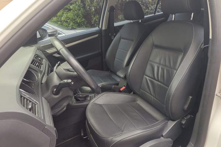 Used Volkswagen Gran Lavida 2015 1.6L Automatic Comfort Edition Left Front Seat
