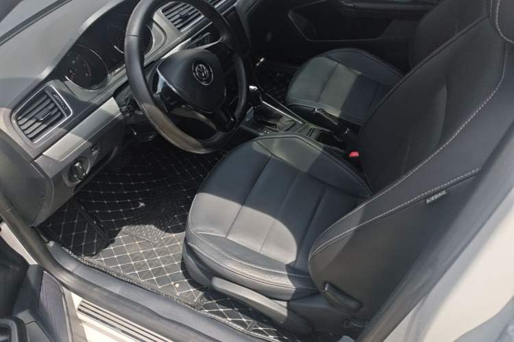 Used Volkswagen Gran Lavida 2015 1.6L Automatic Comfort Edition Left Front Seat