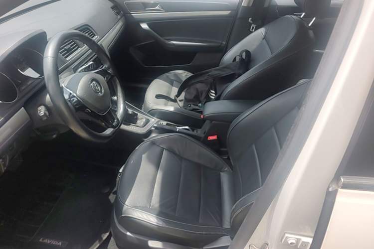 Used Volkswagen Gran Lavida 2015 1.6L Automatic Comfort Edition Left Front Seat