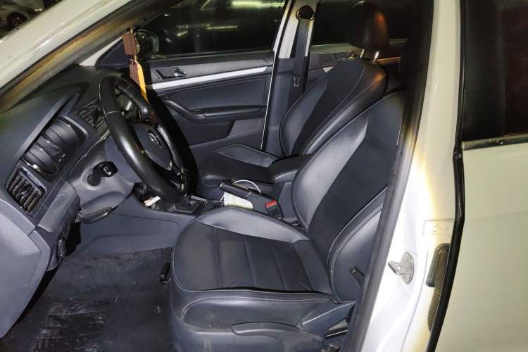 Used Volkswagen Gran Lavida 2015 1.6L Manual Comfort Edition Left Front Seat