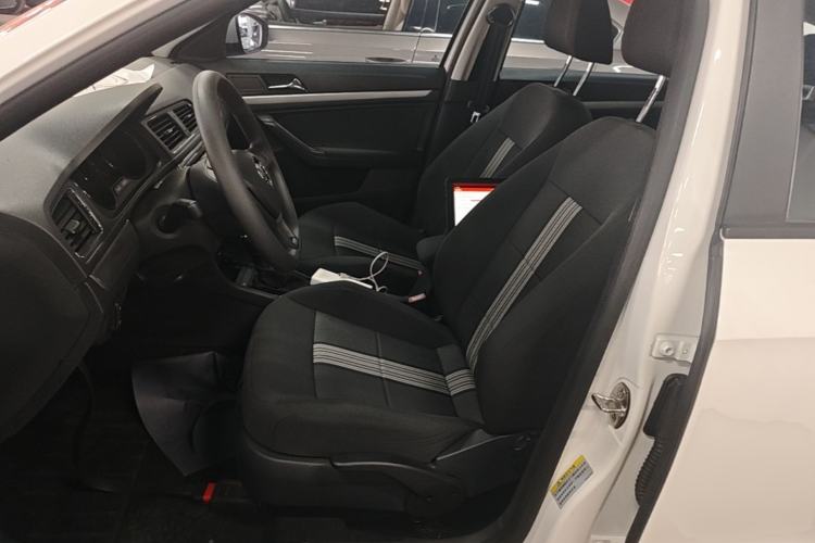 Used Volkswagen Gran Lavida 2015 1.6L Automatic Fashion Edition Left Front Seat