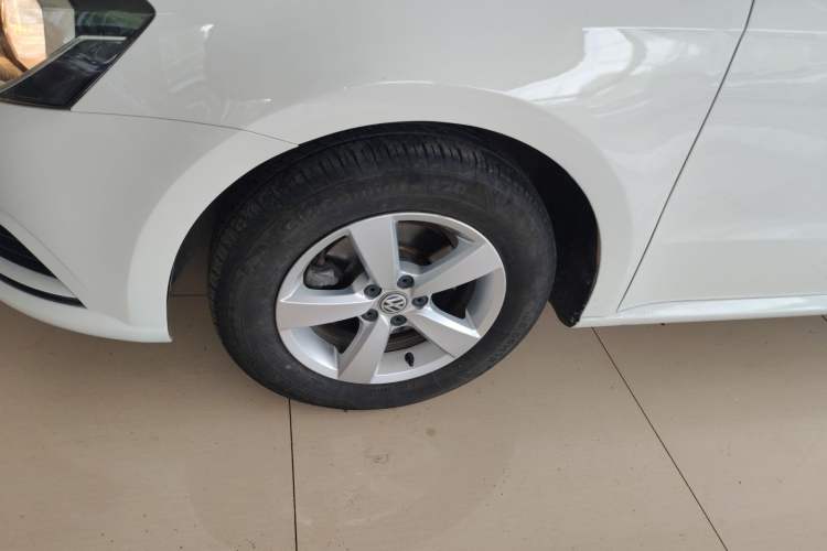 Used Volkswagen Gran Lavida 2015 1.6L Automatic Fashion Edition Left Front Wheel Hub