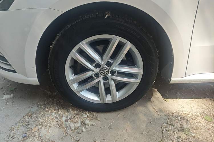 Used Volkswagen Gran Lavida 2015 230TSI DSG Comfort Edition Left Front Wheel Hub