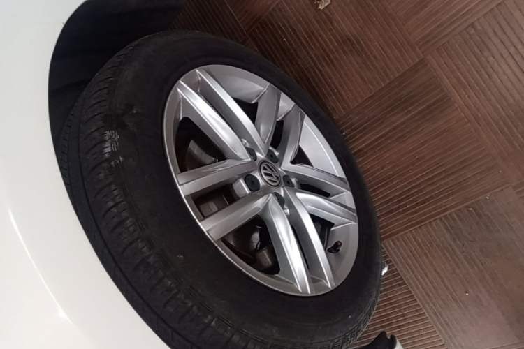 Used Volkswagen Gran Lavida 2015 230TSI DSG Comfort Edition Left Front Wheel Hub