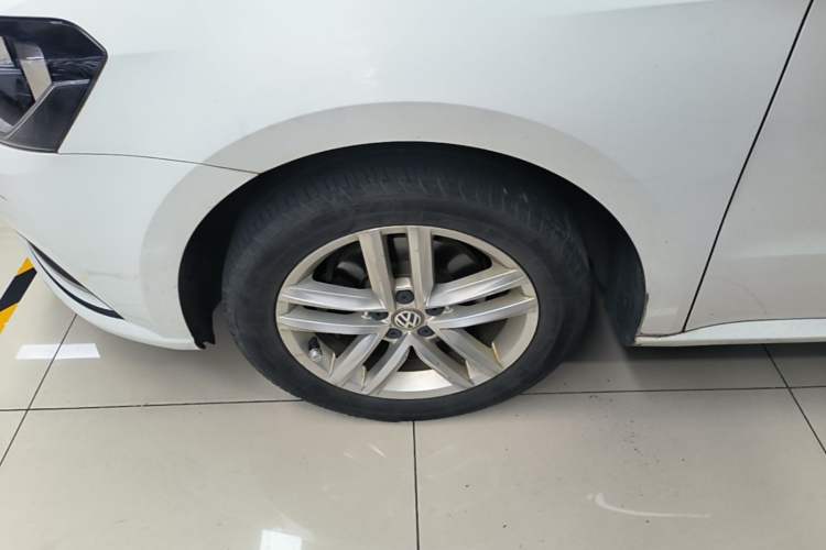 Used Volkswagen Gran Lavida 2015 1.6L Automatic Comfort Edition Left Front Wheel Hub