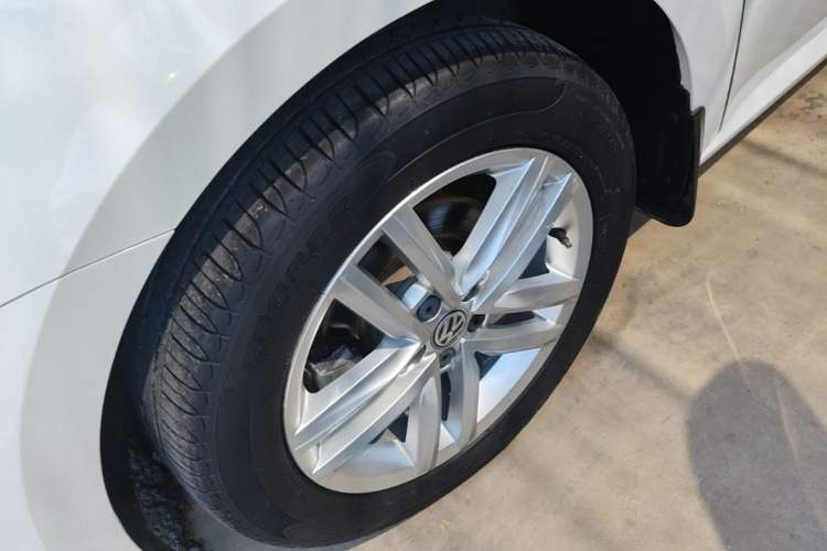 Used Volkswagen Gran Lavida 2015 1.6L Automatic Comfort Edition Left Front Wheel Hub
