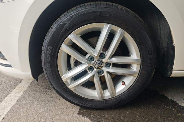 Used Volkswagen Gran Lavida 2015 1.6L Automatic Comfort Edition Left Front Wheel Hub