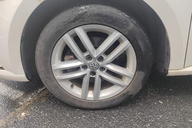Used Volkswagen Gran Lavida 2015 1.6L Automatic Comfort Edition Left Front Wheel Hub