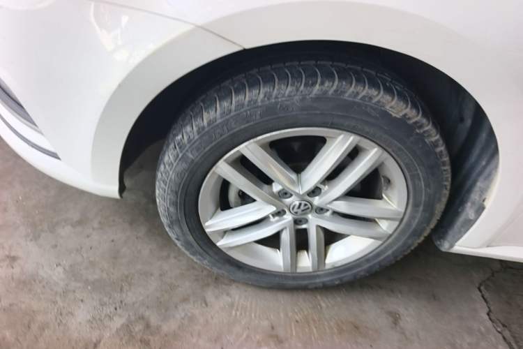 Used Volkswagen Gran Lavida 2015 1.6L Automatic Comfort Edition Left Front Wheel Hub