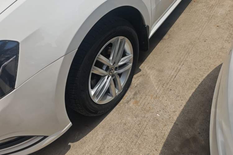 Used Volkswagen Gran Lavida 2015 1.6L Automatic Comfort Edition Left Front Wheel Hub