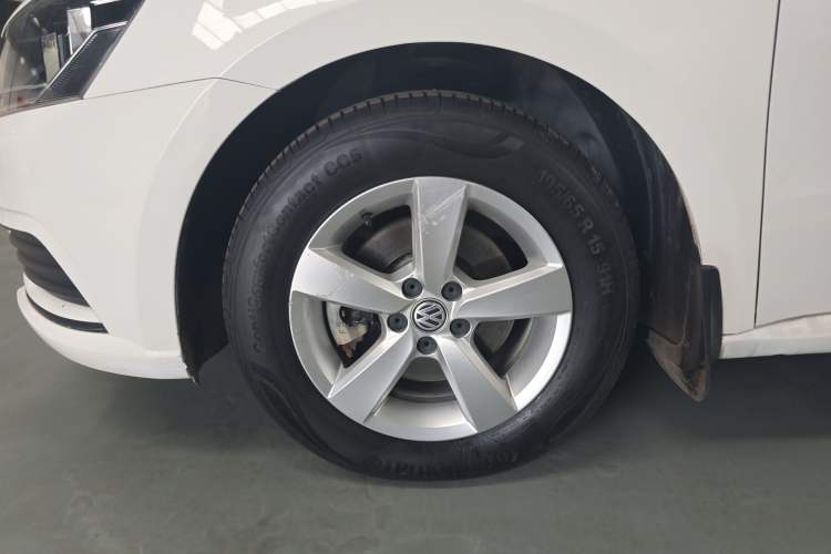 Used Volkswagen Gran Lavida 2015 1.6L Automatic Fashion Edition Left Front Wheel Hub