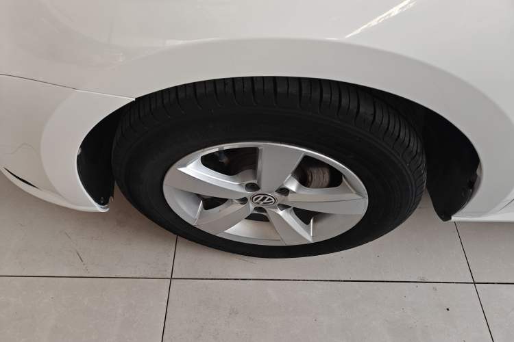 Used Volkswagen Gran Lavida 2015 1.6L Automatic Fashion Edition Left Front Wheel Hub