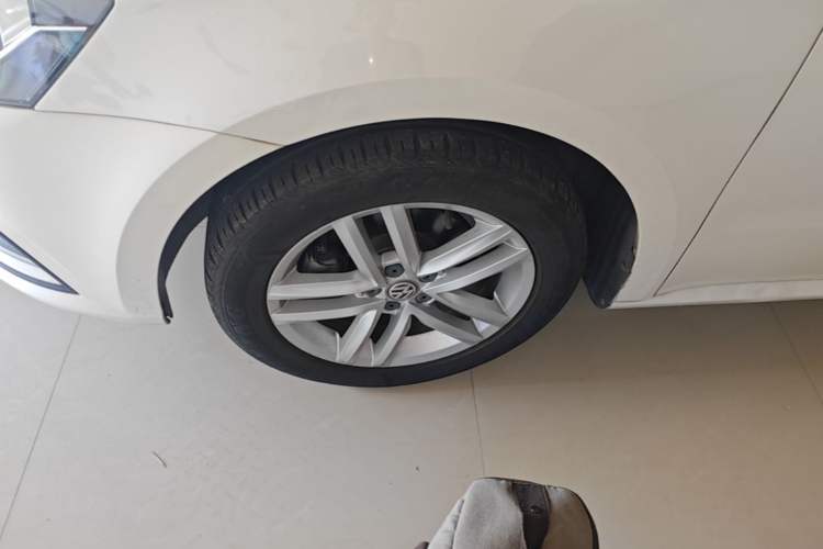 Used Volkswagen Gran Lavida 2015 1.6L Automatic Comfort Edition Left Front Wheel Hub