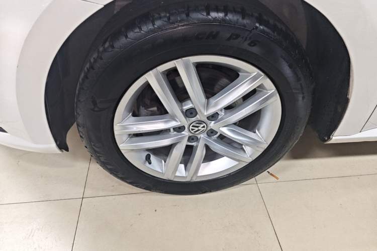Used Volkswagen Gran Lavida 2015 1.6L Automatic Comfort Edition Left Front Wheel Hub