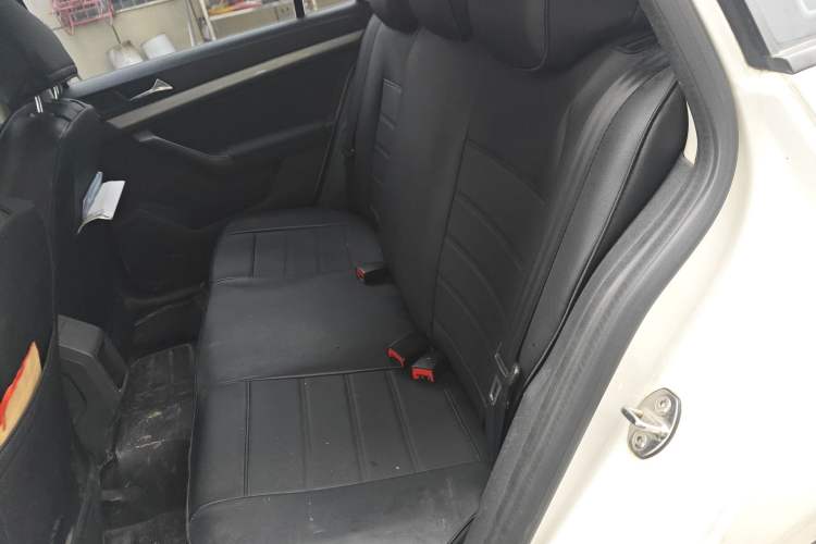 Used Volkswagen Gran Lavida 2015 1.6L Manual Fashion Edition Left Rear Seat
